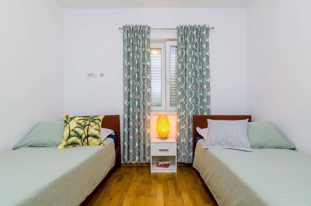 Private Garden Apartment ดูบรอฟนิก ภายนอก รูปภาพ